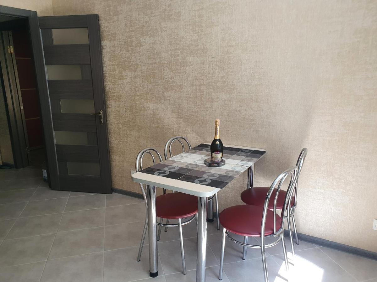 Квартира " A Quiet Place" Appartement Kamjanets-Podilsky Buitenkant foto