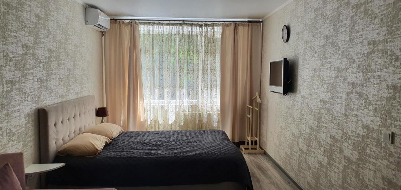 Квартира " A Quiet Place" Appartement Kamjanets-Podilsky Buitenkant foto