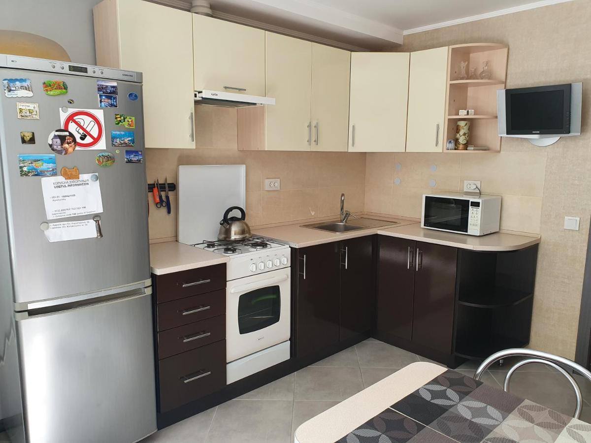 Квартира " A Quiet Place" Appartement Kamjanets-Podilsky Buitenkant foto